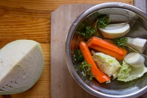 Groenten met geitenkaas gegaard in bouillon