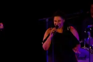 Dina-zingt