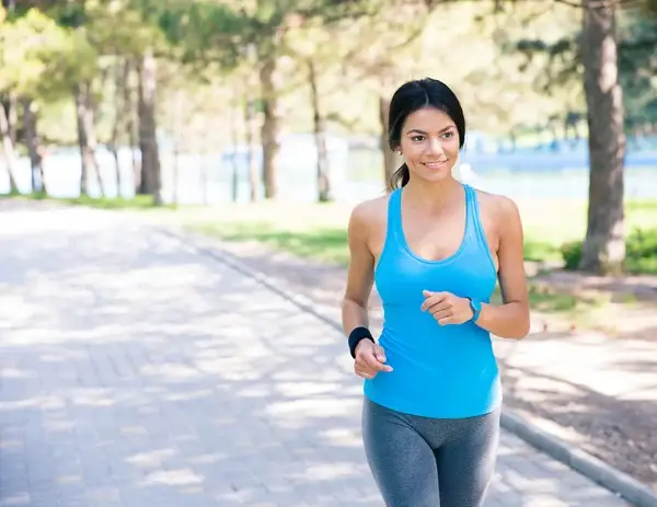 Lachend lopen
