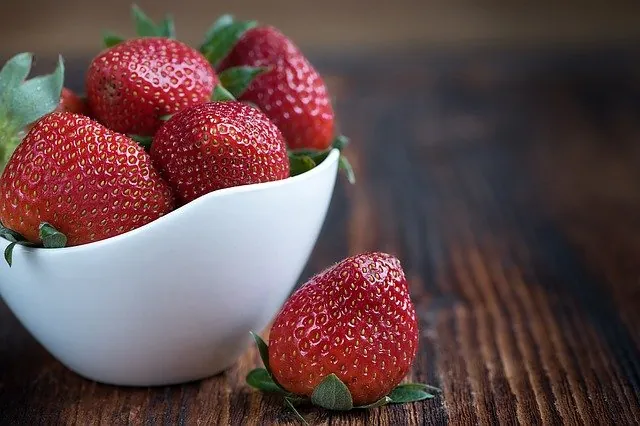 Frisse aardbeiensalade