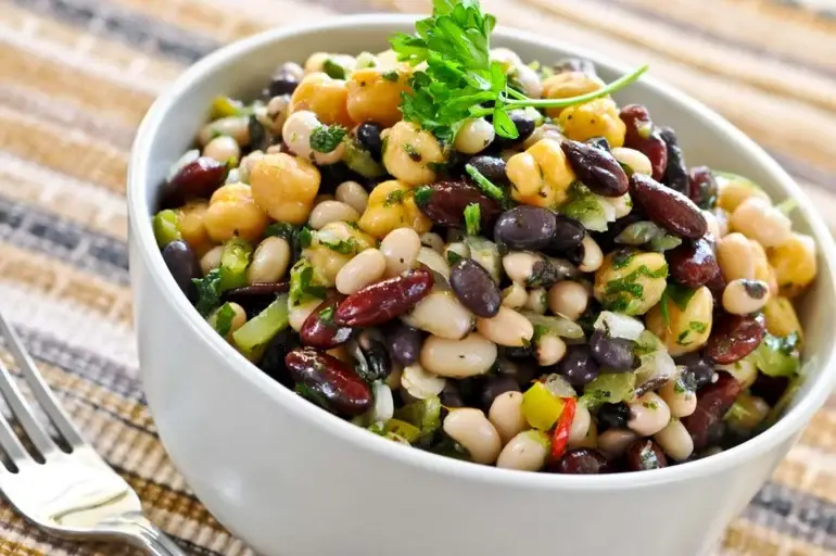 Salade van bonen en prei.