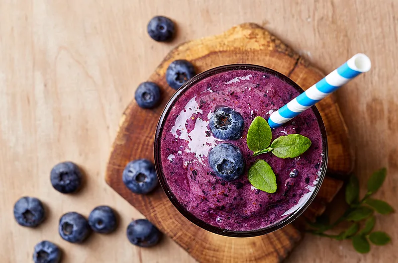 Blauwe bessensmoothie met lijnzaad