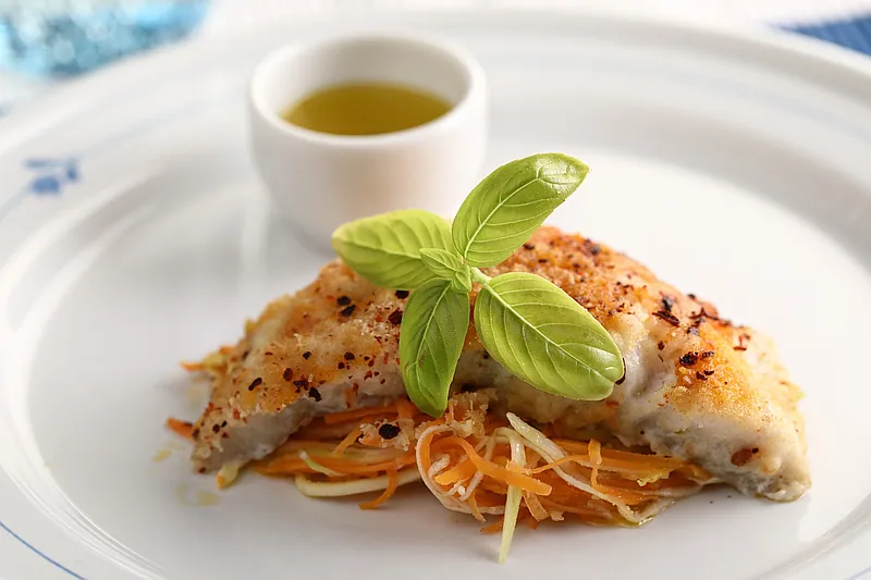 Gebakken kabeljauwfilet met courgette en wortelspaghetti