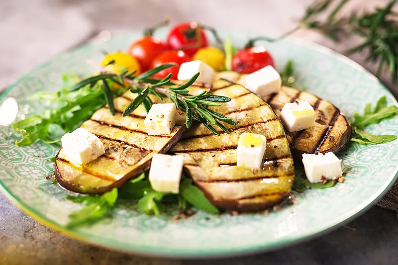 Aubergine salade met geitenkaas
