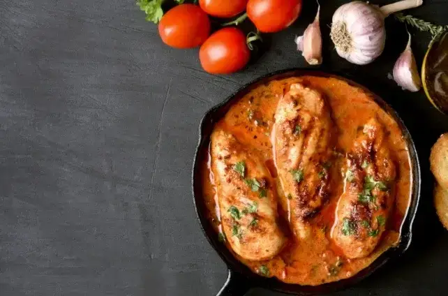 Kip piri-piri met tomatensalade