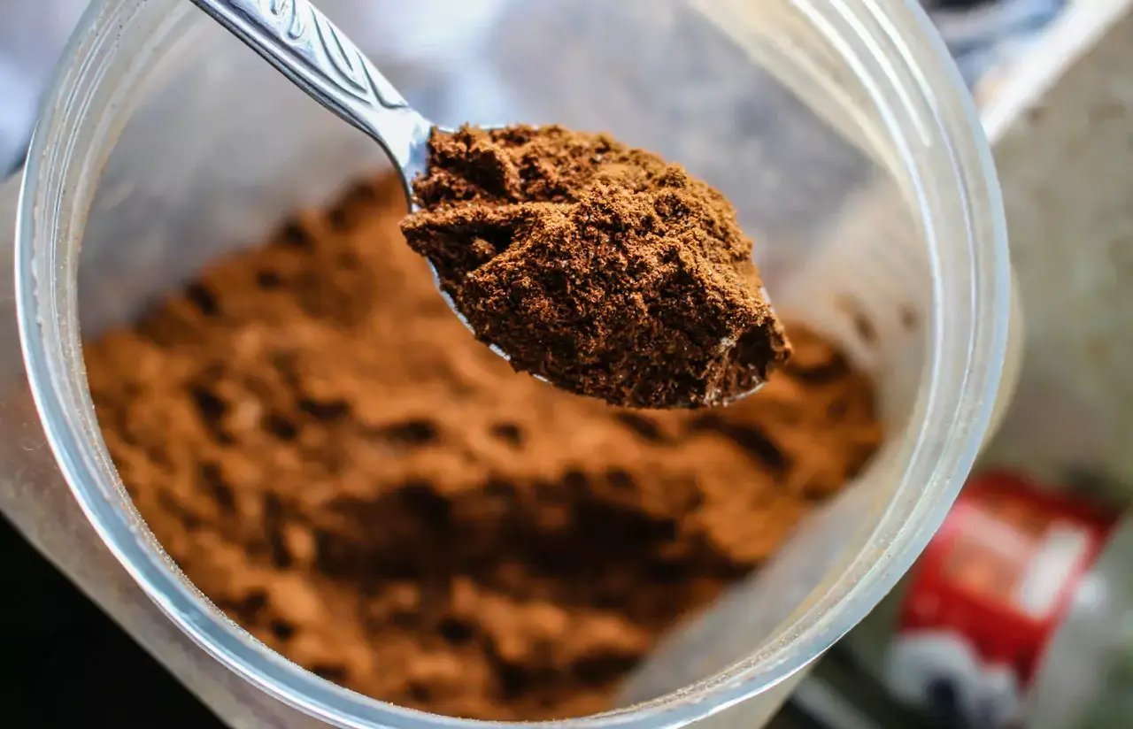 protein-powder-dark
