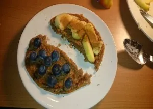 Herfst wortel-basilicum pannenkoek