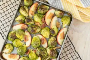 Lekkere spruitjes met worst, appel en rookvlees
