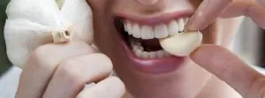 teen knoflook mond