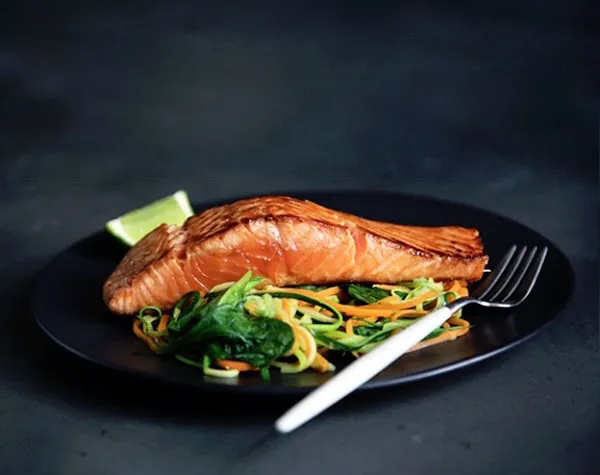 Zalm met groentespaghetti