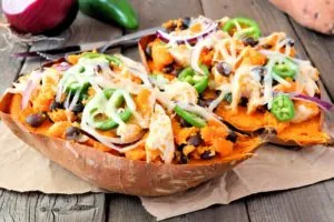 Frisse zoete aardappel salade